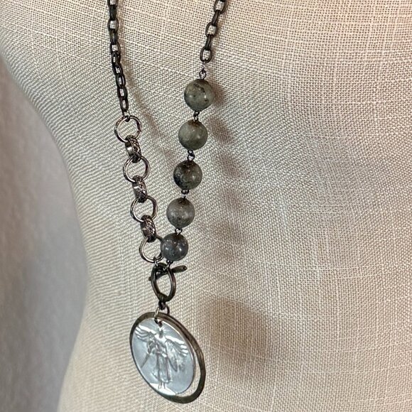 WWI Victory Medal on Beaded Necklace - Picture 4 of 10